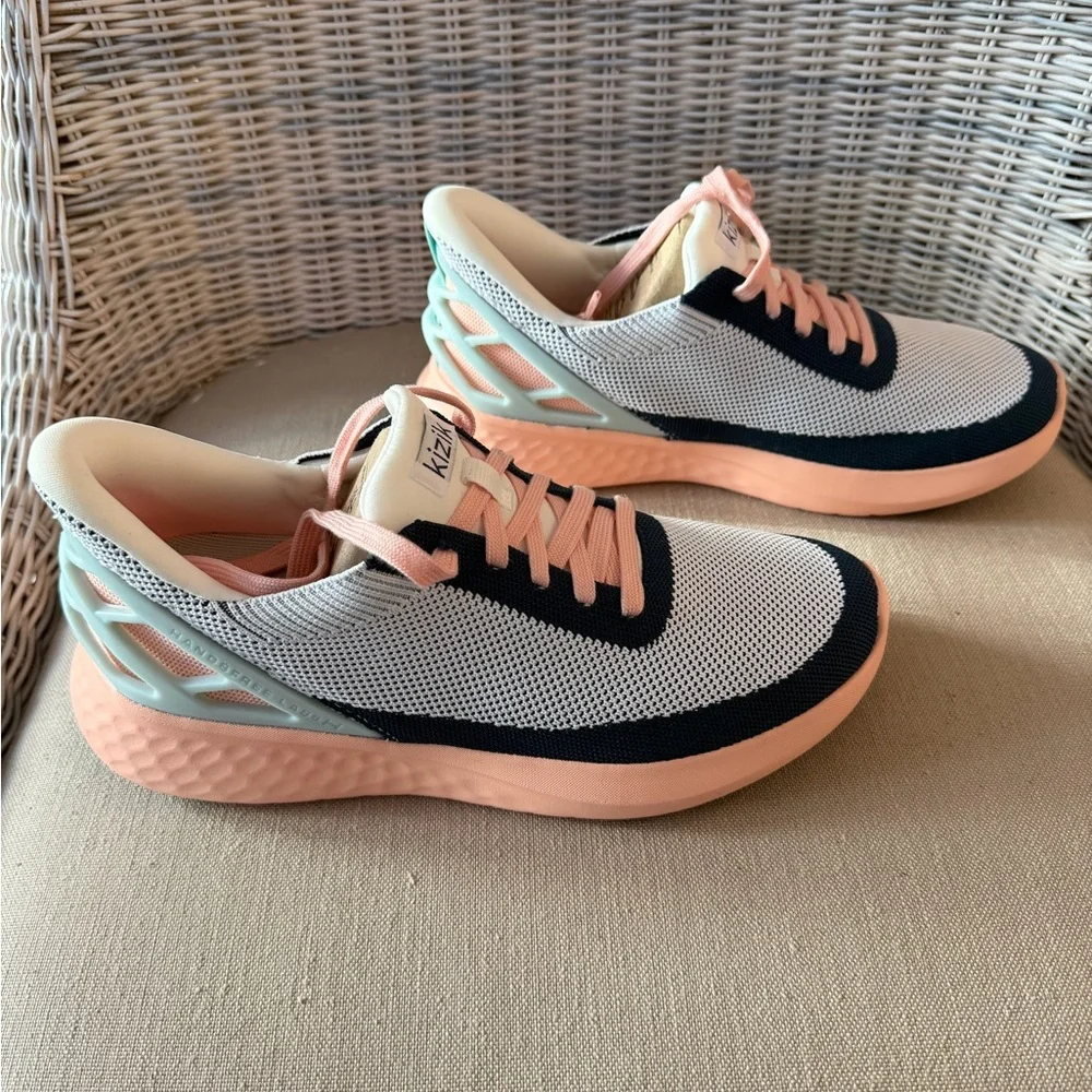 Woman’s Shoes in Pink and Black - Picture 4 of 6